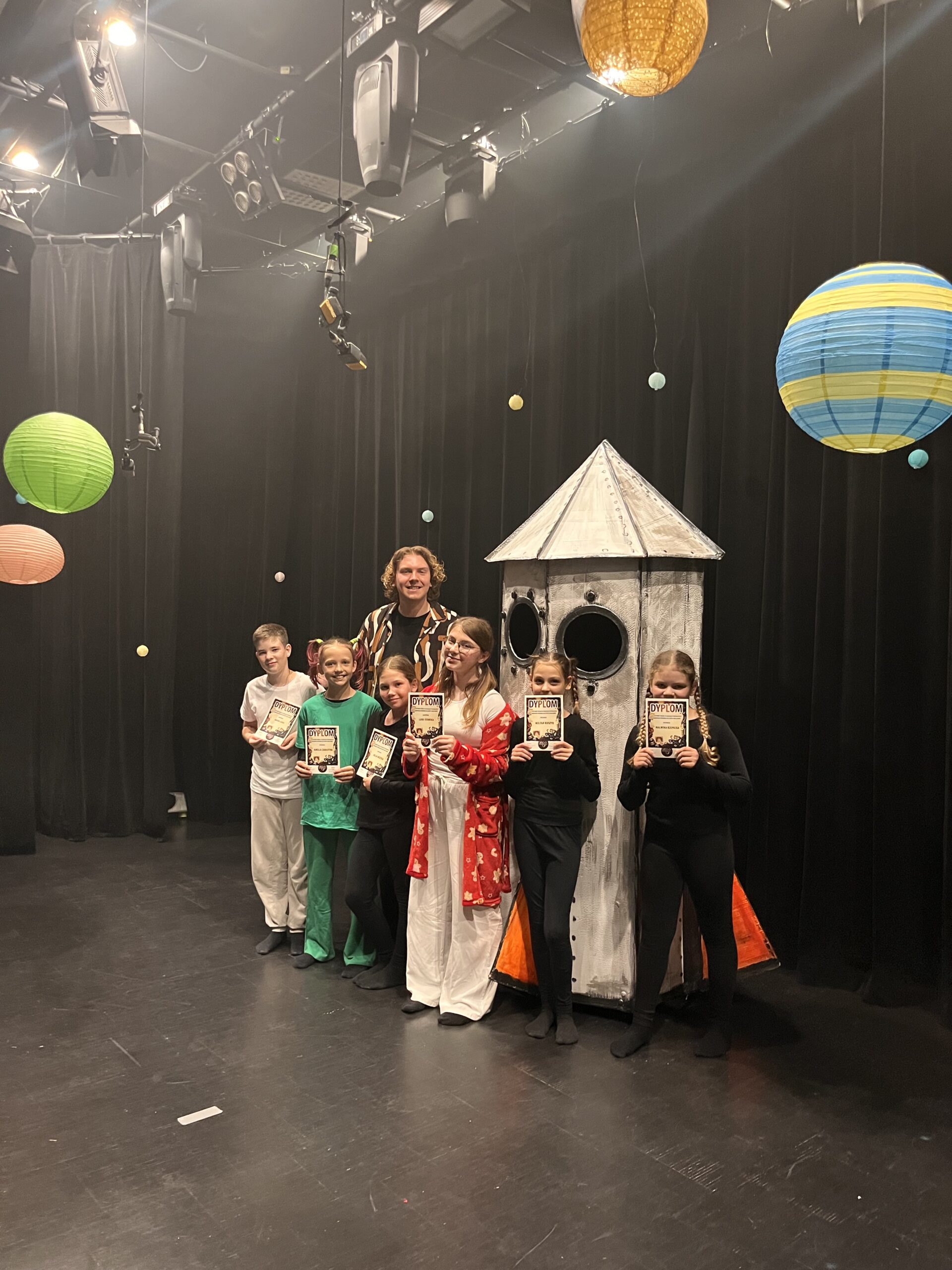 Read more about the article „Uciekamy od&nbsp;ziemskich obowiązków” Premiera teatru „Gagatki”